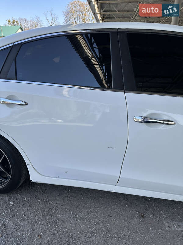 Седан Nissan Altima 2016 в Києві