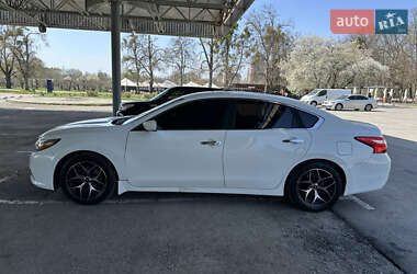 Седан Nissan Altima 2016 в 