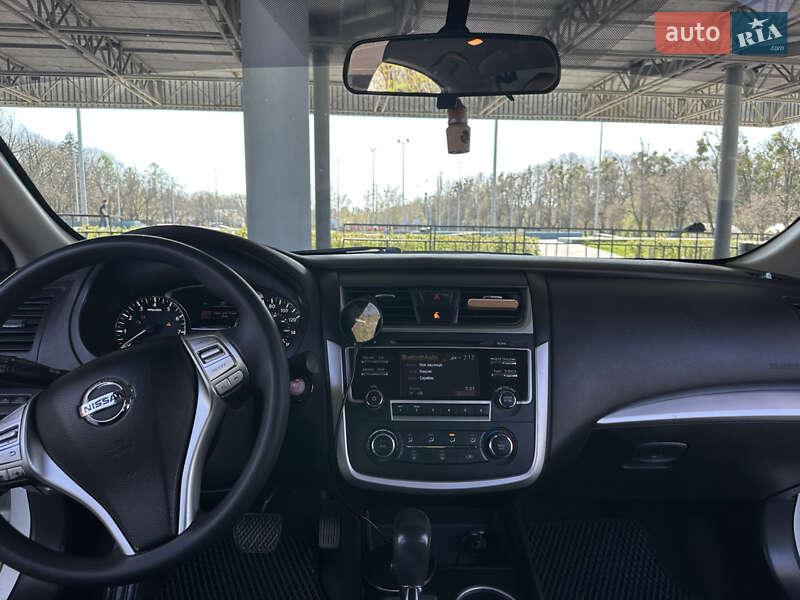 Седан Nissan Altima 2016 в Києві