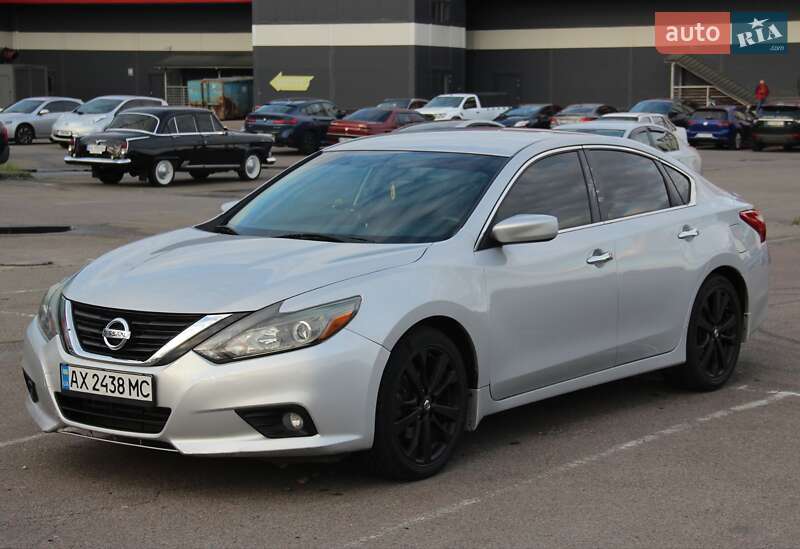 Седан Nissan Altima 2016 в 