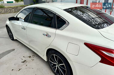 Седан Nissan Altima 2016 в 