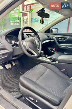 Седан Nissan Altima 2016 в 