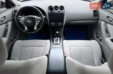 Седан Nissan Altima 2011 в 