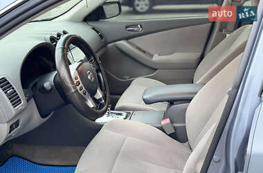 Седан Nissan Altima 2011 в 