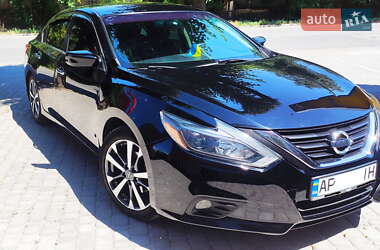 Седан Nissan Altima 2015 в 