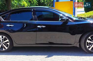 Седан Nissan Altima 2015 в 