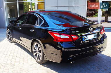 Седан Nissan Altima 2015 в 