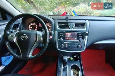 Седан Nissan Altima 2015 в 