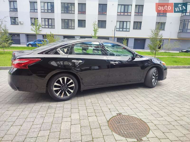Седан Nissan Altima 2018 в Ивано-Франковске