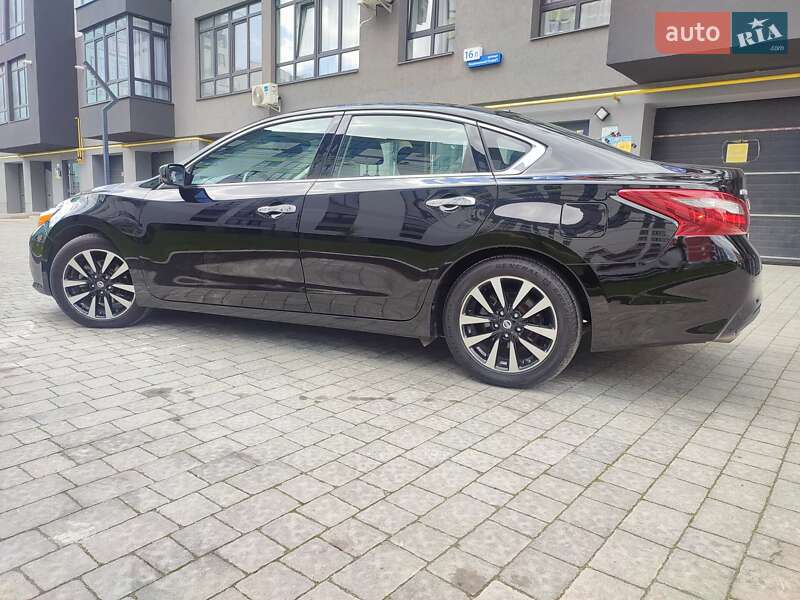 Седан Nissan Altima 2018 в Ивано-Франковске