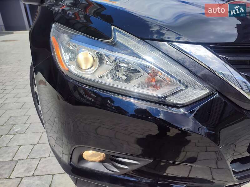 Седан Nissan Altima 2018 в Ивано-Франковске