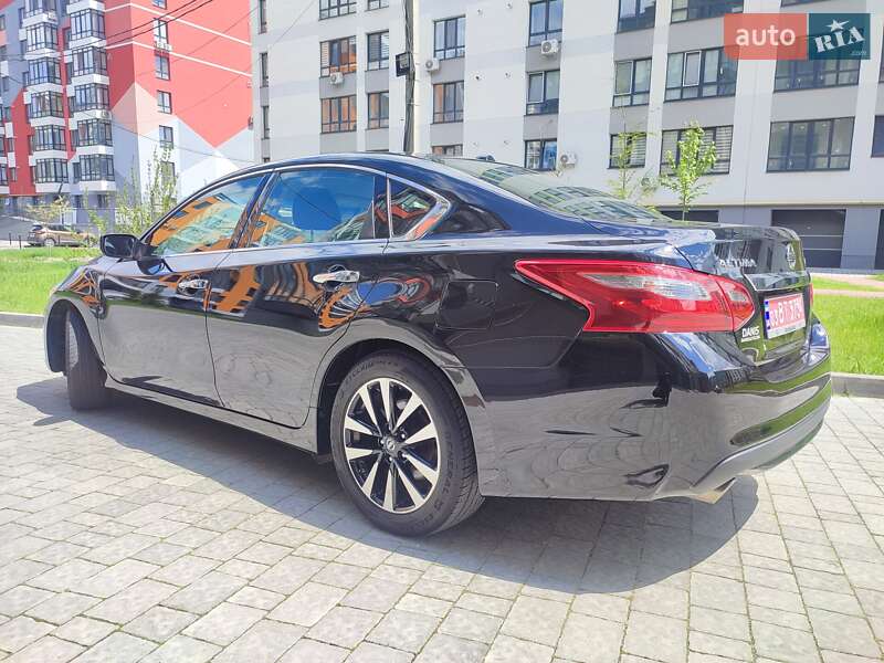 Седан Nissan Altima 2018 в Ивано-Франковске