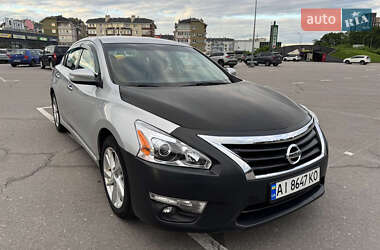 Седан Nissan Altima 2013 в 