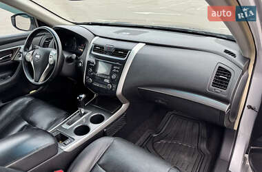 Седан Nissan Altima 2013 в 