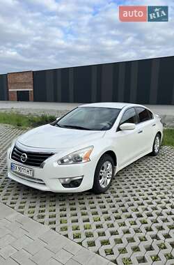 Седан Nissan Altima 2012 в Хмельницькому