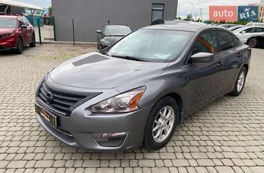Седан Nissan Altima 2015 в 