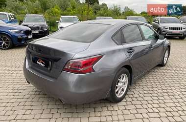 Седан Nissan Altima 2015 в 