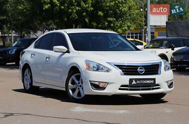 Седан Nissan Altima 2015 в Киеве