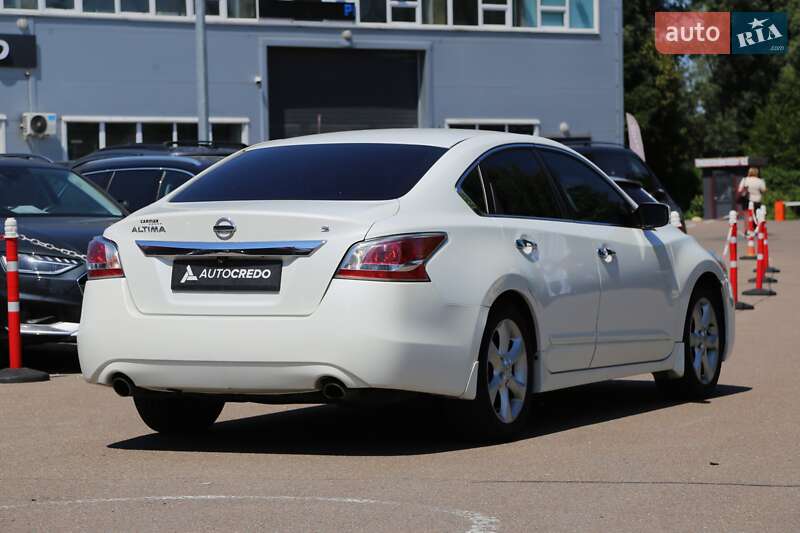 Седан Nissan Altima 2015 в Киеве фото 6 Седан Nissan Altima 2015 в Киеве