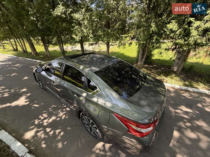 Седан Nissan Altima 2016 в Дрогобичі