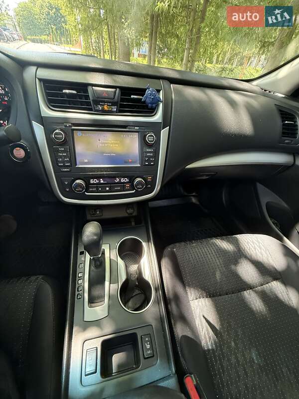 Седан Nissan Altima 2016 в Дрогобичі