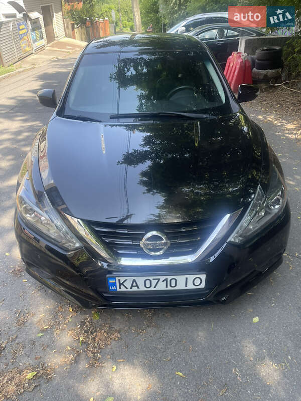 Седан Nissan Altima 2017 в Киеве