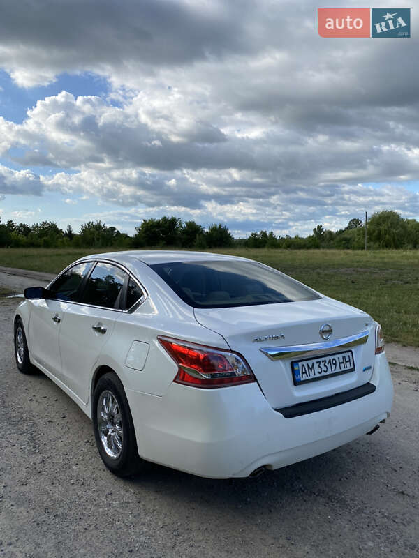 Седан Nissan Altima 2012 в Бердичеве