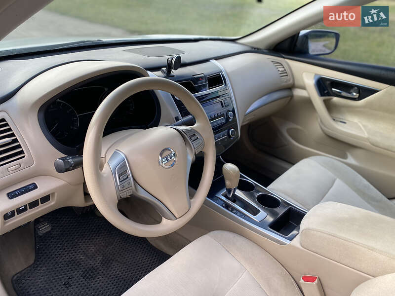 Седан Nissan Altima 2012 в Бердичеве