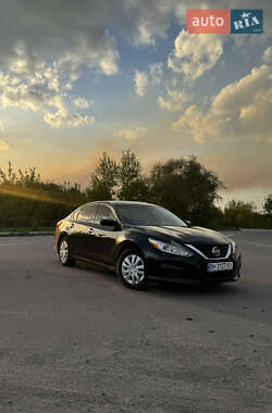 Седан Nissan Altima 2016 в Звягелі