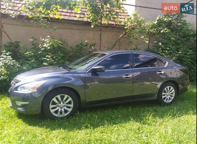 Седан Nissan Altima 2013 в 