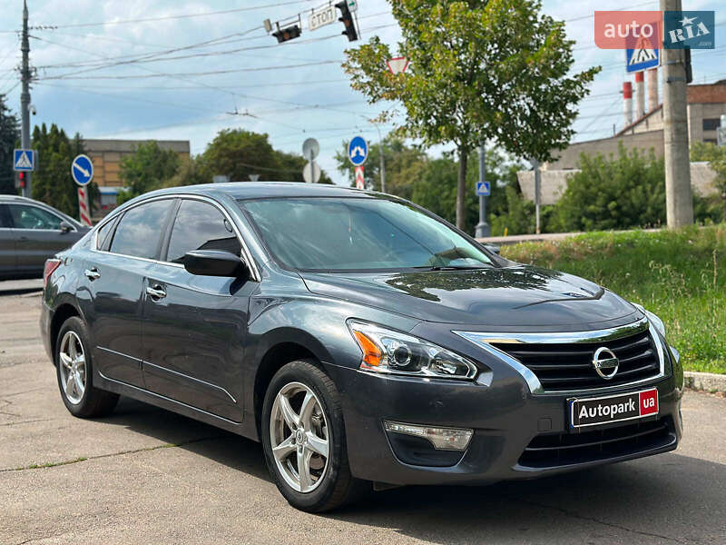 Седан Nissan Altima 2013 в Вінниці