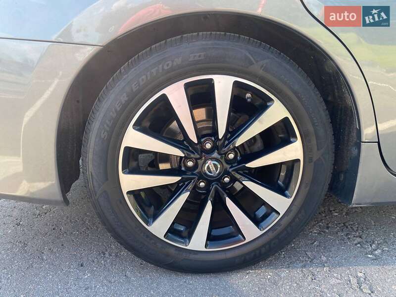 Седан Nissan Altima 2018 в Киеве