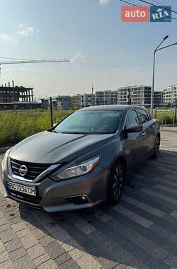 Седан Nissan Altima 2017 в Львове