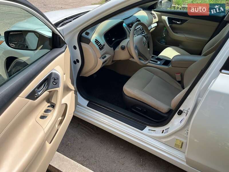 Седан Nissan Altima 2015 в Кропивницькому