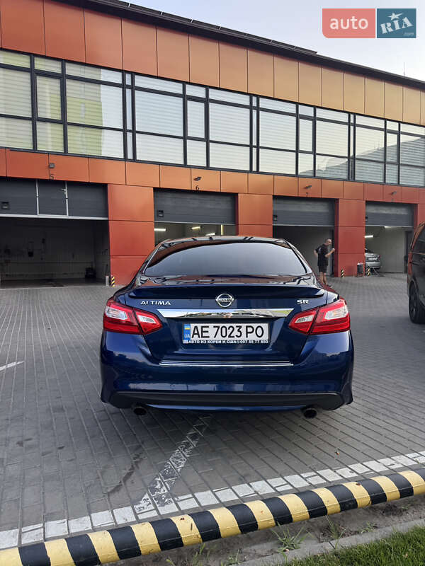 Седан Nissan Altima 2016 в Днепре