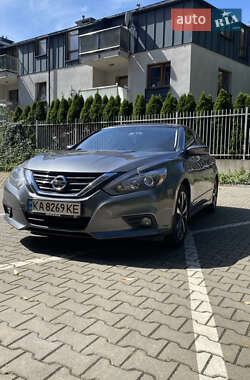 Седан Nissan Altima 2016 в Луцке