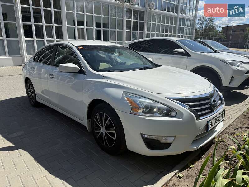 Седан Nissan Altima 2015 в Кропивницькому