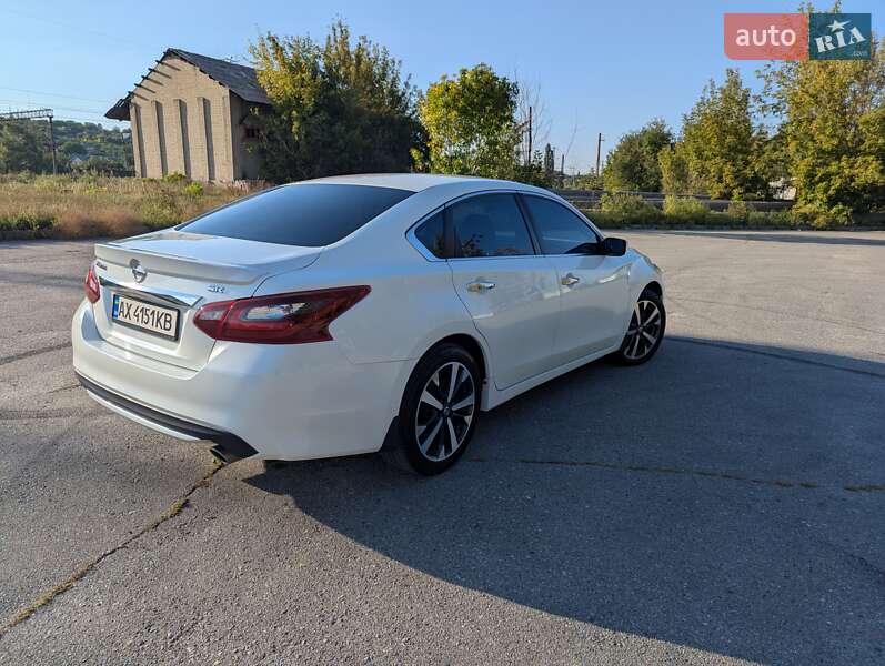 Седан Nissan Altima 2017 в Харкові