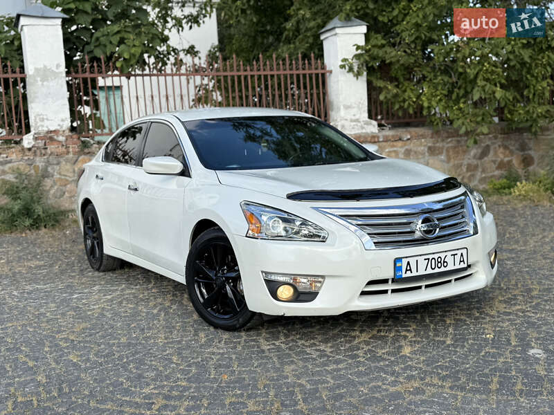 Седан Nissan Altima 2015 в Киеве