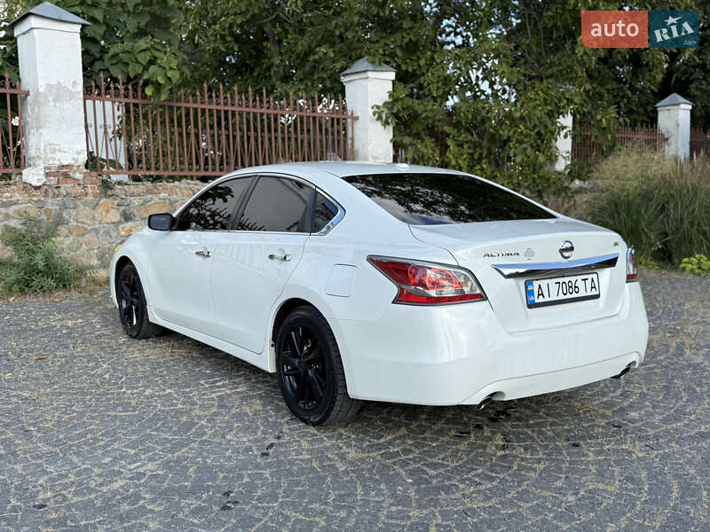 Седан Nissan Altima 2015 в Киеве