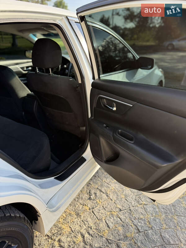 Седан Nissan Altima 2015 в Киеве