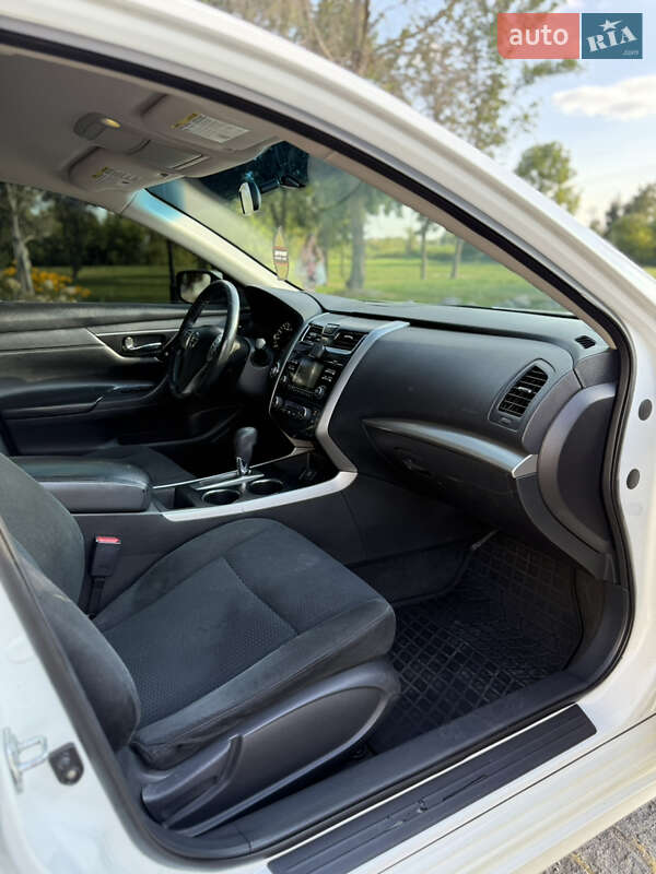 Седан Nissan Altima 2015 в Киеве