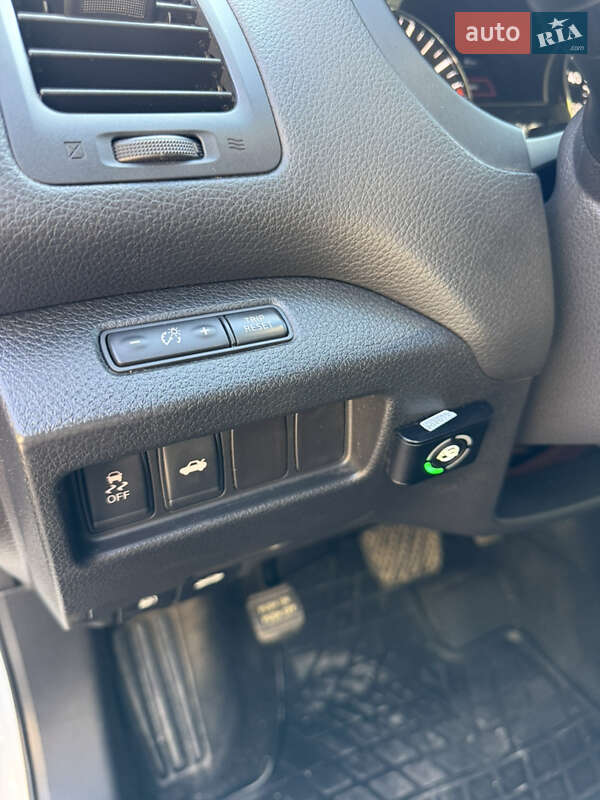 Седан Nissan Altima 2015 в Киеве