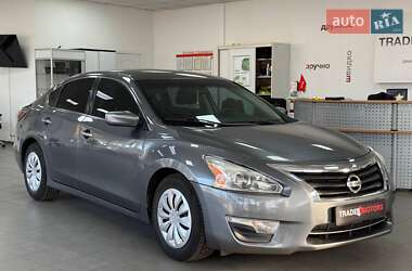 Седан Nissan Altima 2015 в Киеве