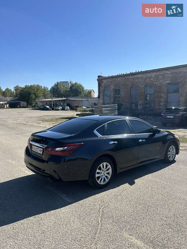 Седан Nissan Altima 2018 в Пирятині