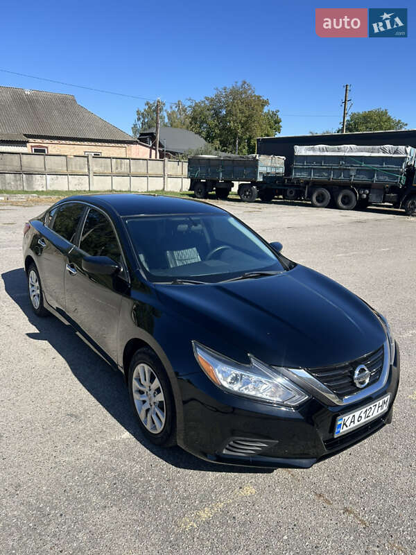 Седан Nissan Altima 2018 в Пирятині