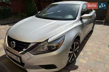 Седан Nissan Altima 2017 в Львове