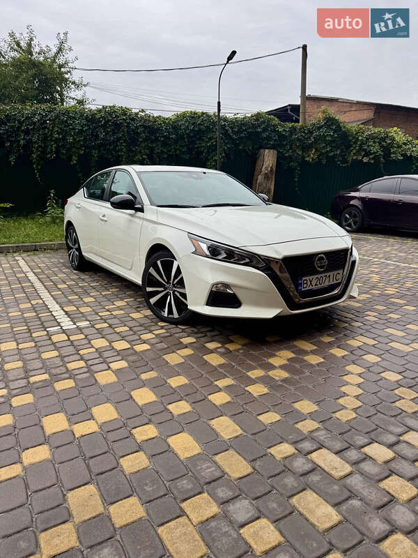 Nissan Altima 2021