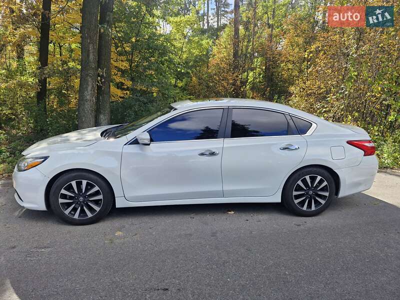 Седан Nissan Altima 2018 в Києві