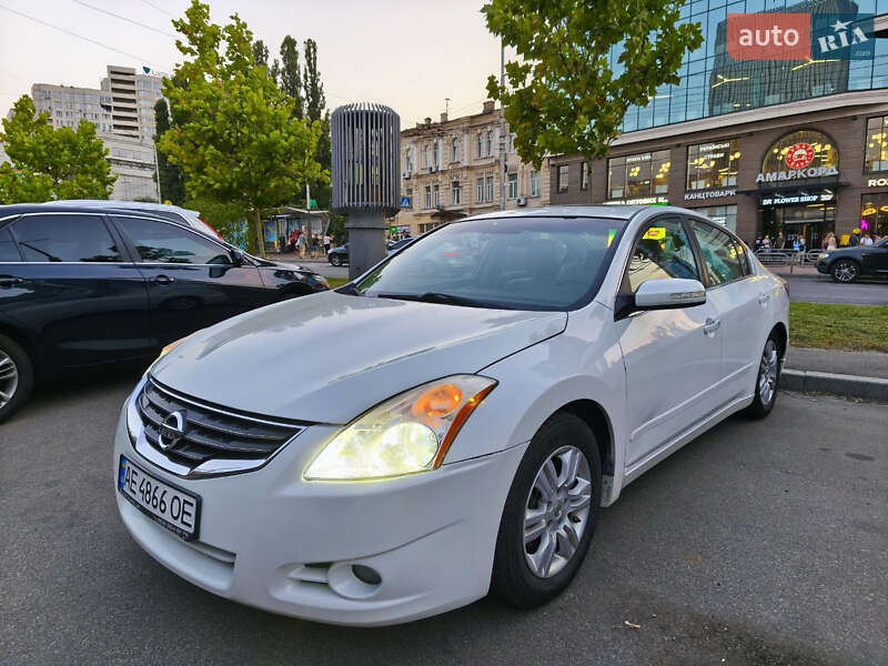 Седан Nissan Altima 2011 в Киеве фото Седан Nissan Altima 2011 в Киеве